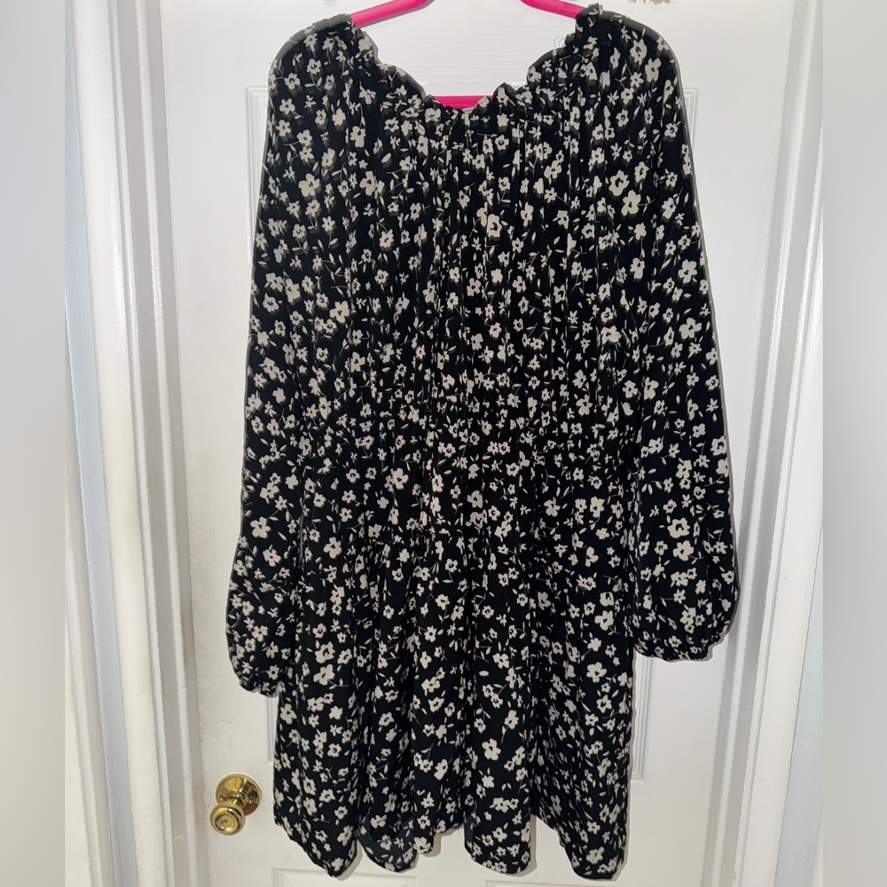 Chic Black and White Floral Long Sleeve Dress